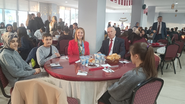 Pazaryeri'nde 450 öğrenci iftarda buluştu