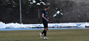 Utku Burak Kunduzcu kırmızı kart gördü