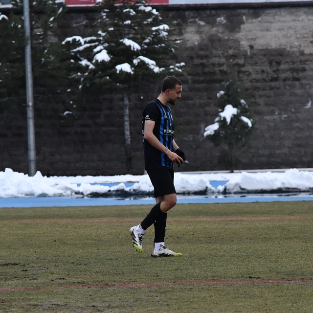 Utku Burak Kunduzcu kırmızı kart gördü