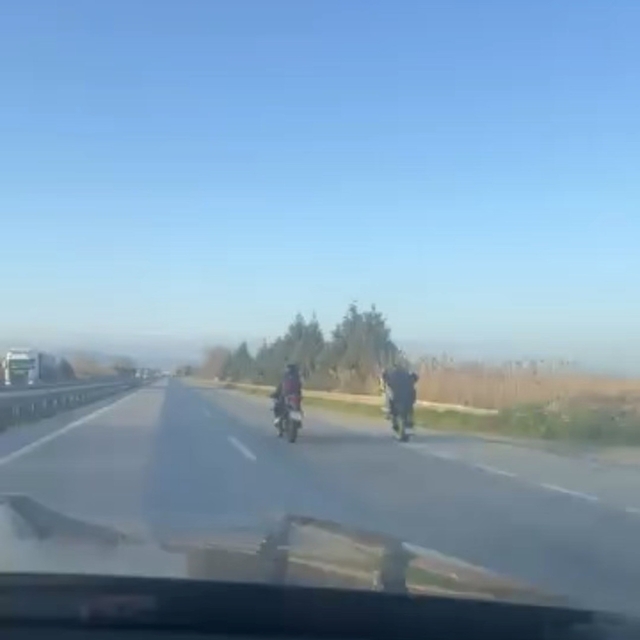 Bursa'da motosiklet sürücülerinin tehlikeli yolculuğu kamerada
