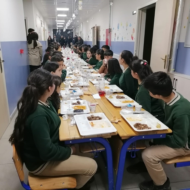 Karaçoban'da okulda "Maarifin kalbinde ramazan" temalı iftar programı