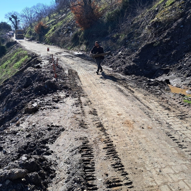 Demirhan ile Çobanlar arasındaki yol yeniden ulaşıma açıldı