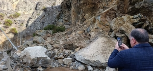 Gümüşhane-Giresun karayolu heyelan nedeniyle ulaşıma kapandı