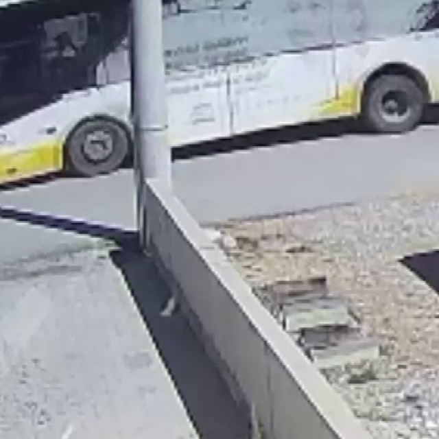 Karaman'da yolcu otobüsüyle motokurye çarpıştı: 1 yaralı