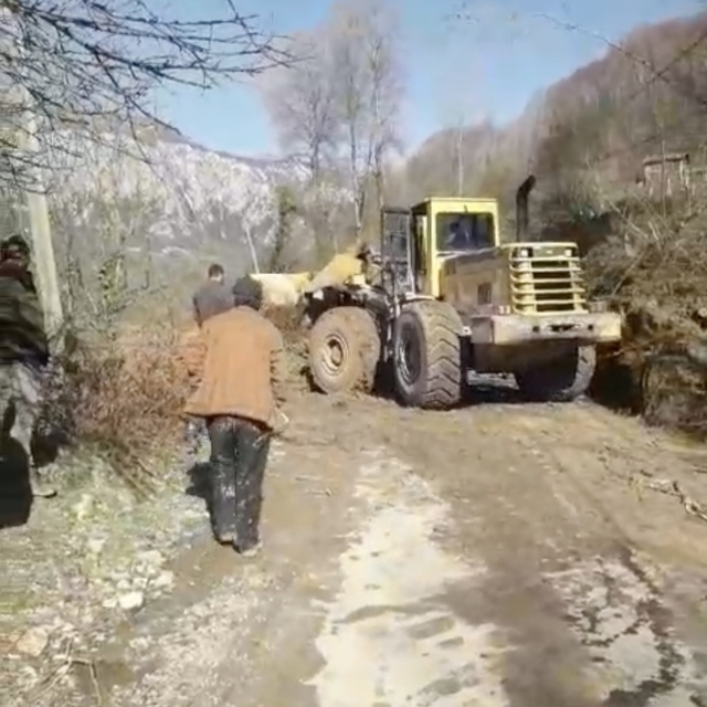 Kastamonu'da heyelanın kapattığı köy yolu ulaşıma açıldı