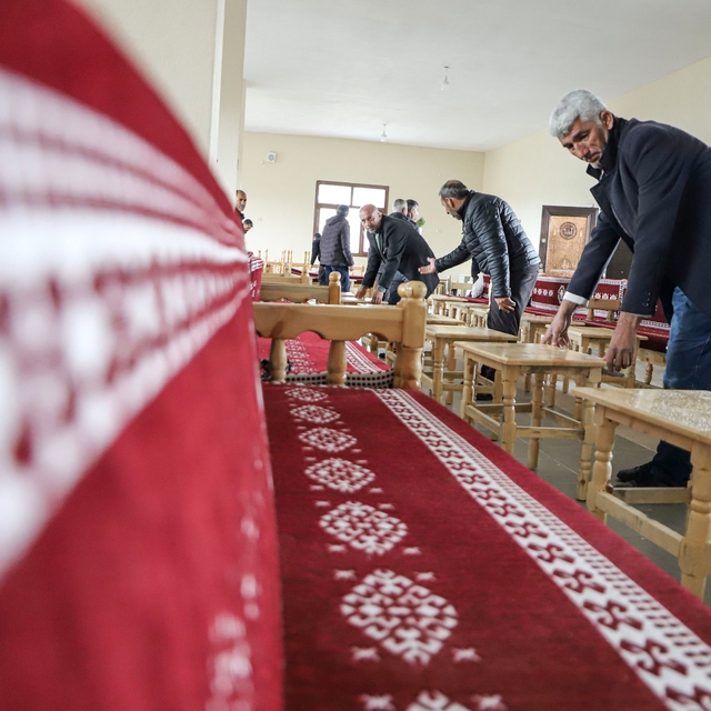 Diyarbakır'da taziye evlerine 732 sedir ve bin 464 sehpa ücretsiz dağıtıldı