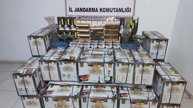 Gaziantep'te 800 bin TL değerinde kaçak nargile malzemeleri ele geçirildi
Gaziantep'te 470 kilogram gümrük kaçağı nargile kömürü ele geçirildi