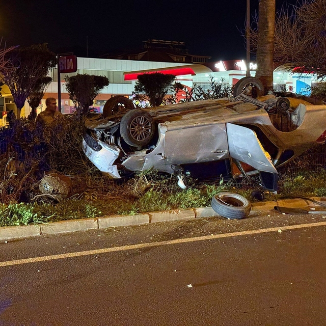 Gazipaşa'da takla atan otomobildeki 4 kişi yaralandı