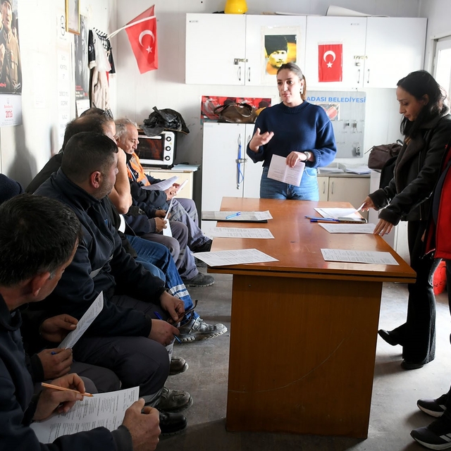 Kuşadası Belediyesi'nden personeline İş Sağlığı ve Güvenliği Eğitimi