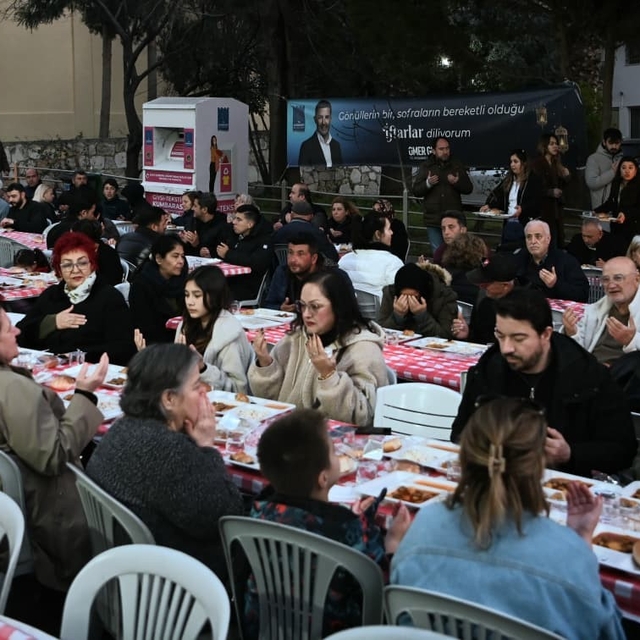 Kuşadası'nda Ramazan ayının bereketi paylaştıkça çoğalıyor