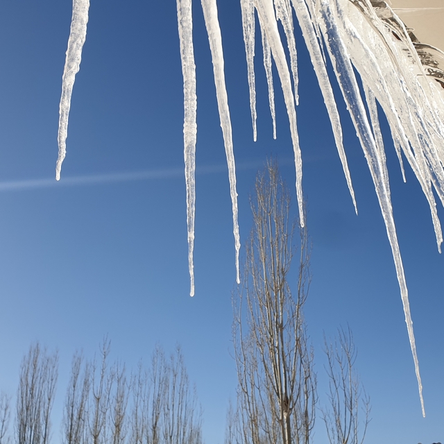 Başkale'de kar yağışı ve dondurucu soğuklar