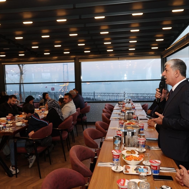 Dilovası'nda yetim ve öksüz aileleri için iftar programı düzenlendi