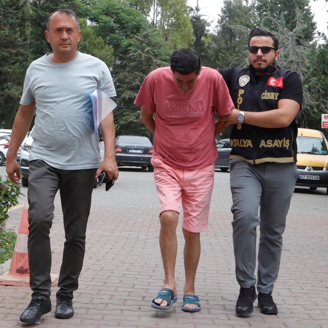 Oğlunu parkta 36 bıçak darbesiyle öldüren babaya müebbet
Kolluk ifadesinde...