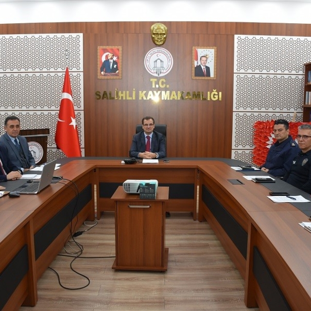 Salihli'de sahipsiz hayvanlar için kritik adım: 7/24 ihbar hattı kuruldu