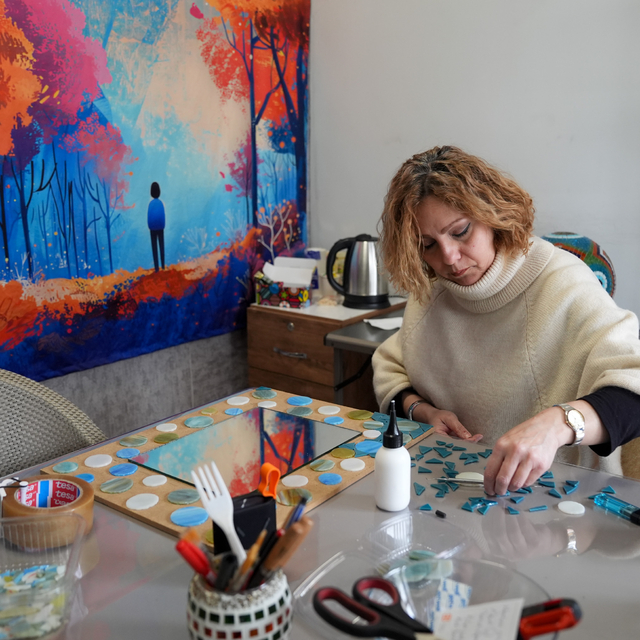 ÜRETİMLE GÜÇLENEN KADINLAR - Mozaikle işlediği dekoratif ürünleri küresel p...