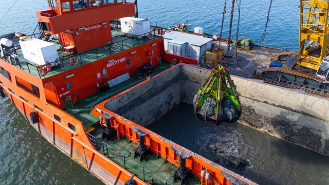 Körfez'den 1 milyon ton çamur çıkarıldı