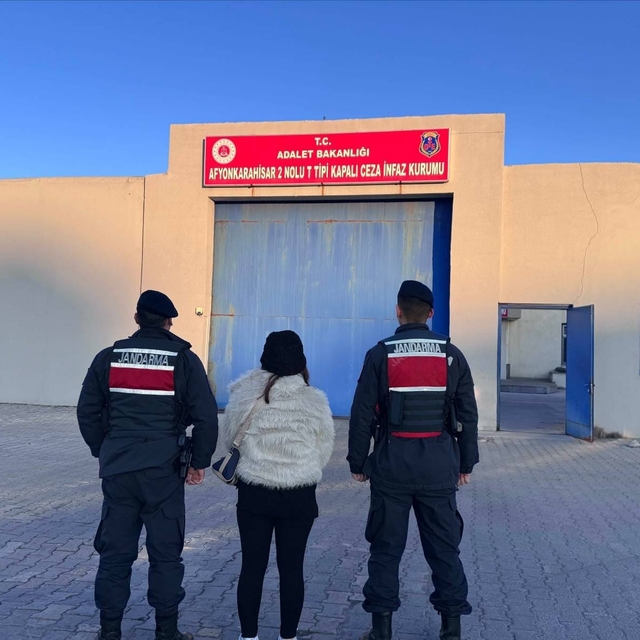 Otobüste seyahat eden şahıs 8 bin 190 adet uyuşturucu hapla yakalandı