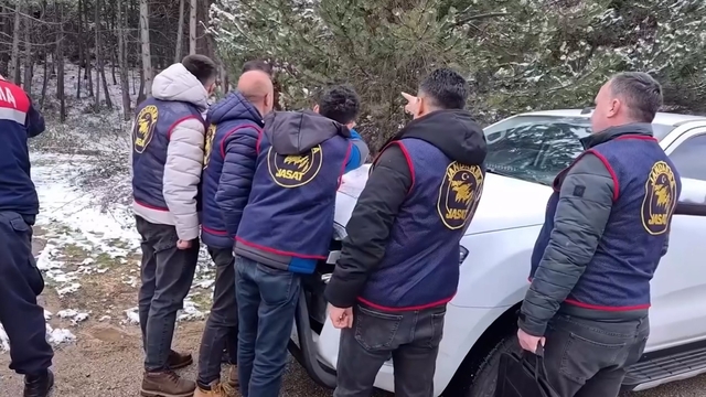 Çifte kadın cinayeti 10 yıl sonra aydınlatıldı
Ormandaki kemikler ile sigara izmaritinden gelen DNA eşleşmesi, 10 yıllık sır perdesini araladı
Çifte cinayette "izmarit" detayı