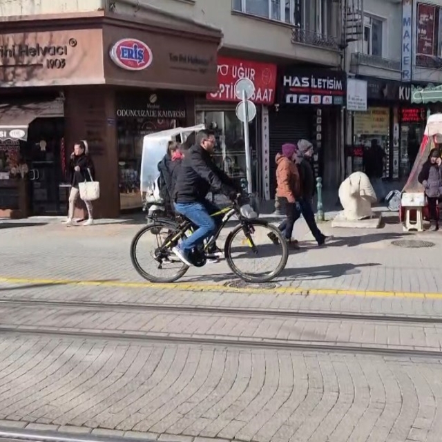 Toplu ulaşım zammı bisikleti daha cazip hale getirdi
Eskişehir'de birçok va...