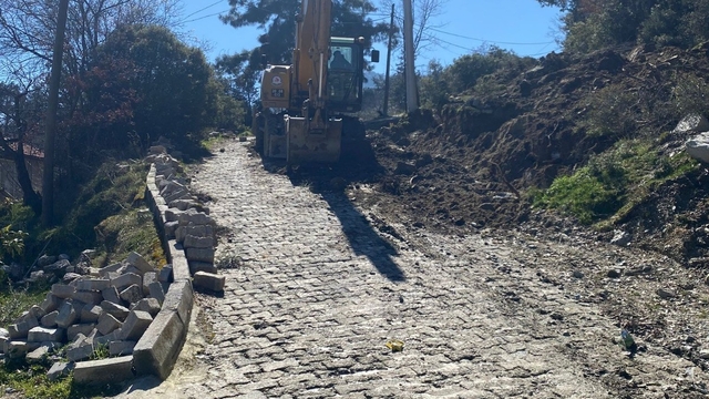 Buldan Göğüs Hastalıkları Hastanesi yolunun bakım ve onarımı yapılıyor