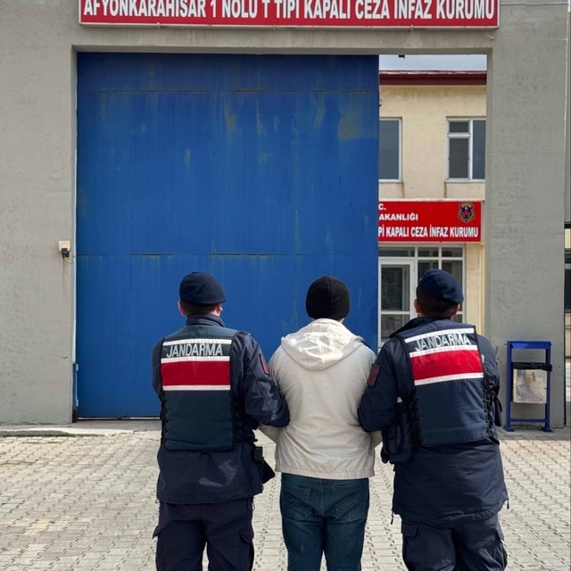 Jandarma çeşitli suçlardan aranan 55 kişiyi yakaladı