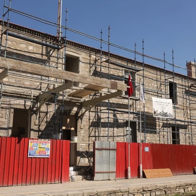 İncirliova'daki tarihi istasyon binası aslına uygun restorasyonla yenileniy...