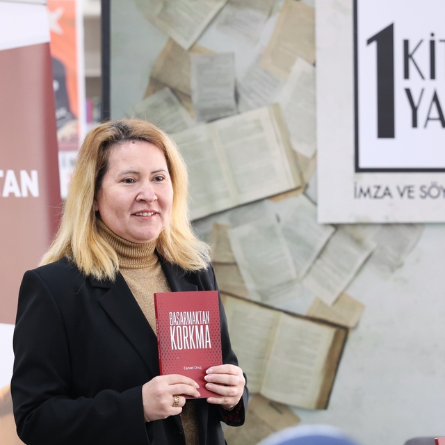 Osmangazi Belediyesi sevilen yazarları okurlarıyla buluşturuyor
1 Kitap 1 Y...