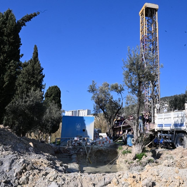 Aydın Büyükşehir, Kuşadası'nda sondaj çalışmalarını sürdürüyor