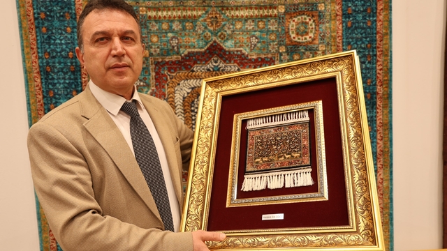 Dünyanın en küçüğü ama değer biçilemiyor
1 santiminde 2 bin 500 ilmek var
5 yılda yapıldı, Guinness'e hazırlanıyor