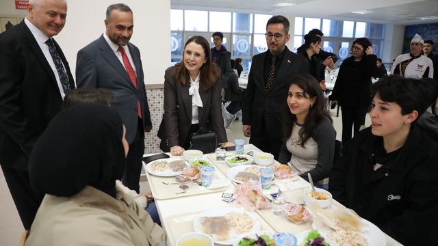 Bartın protokolü üniversite öğrencileriyle iftarda buluştu