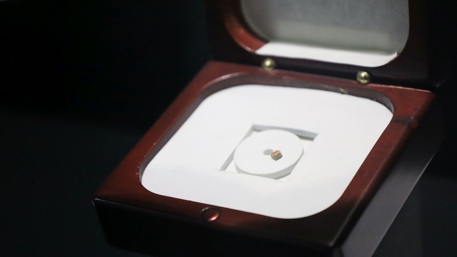 Dünyanın en küçük kitabı ve en hafif kâğıdı EÜ'de sergileniyor