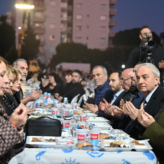 Kepez'de Ramazan bereketi: 5 mahalle tek sofra