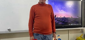 40 yıllık öğretmenlik hayatını güllerle uğurlanarak noktaladı