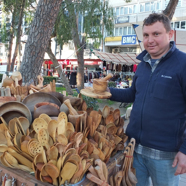 Burhaniye'de zeytin odunları mutfak gereci oldu