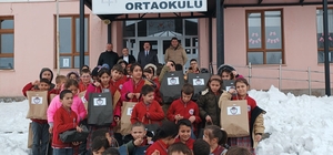 İspir’de öğrencilere Ramazan ayında anlamlı yardım