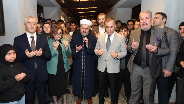 Gaziantep Büyükşehir ev sahipliğinde Mukaddes Emanetler Sergisi vatandaşlarla buluştu