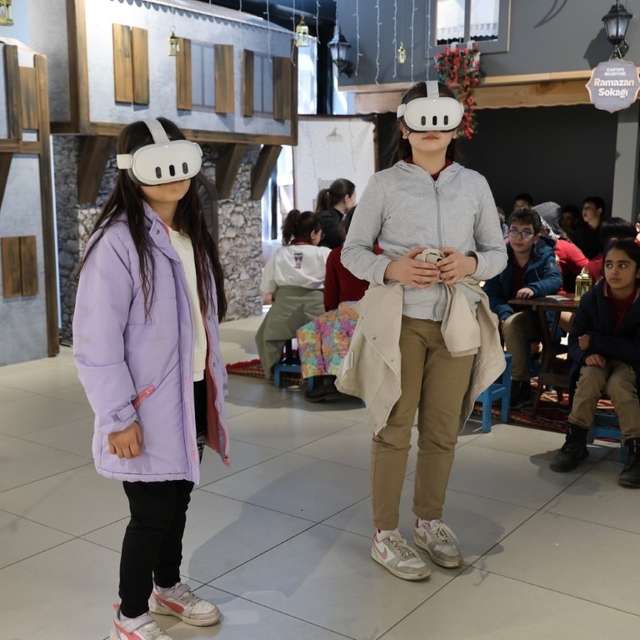 Kartepe'de öğrenciler gelenekle teknolojiyi bir arada yaşadı