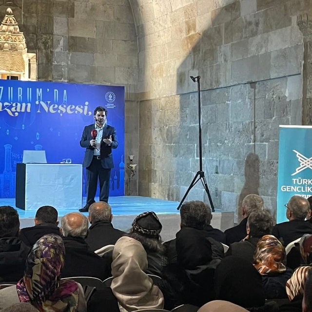 "İslam, İnsan ve İktisat" tarihi binada anlatıldı