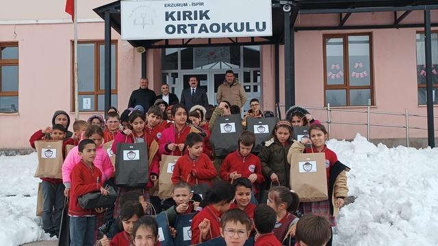 İspir'de öğrencilere Ramazan ayında anlamlı yardım