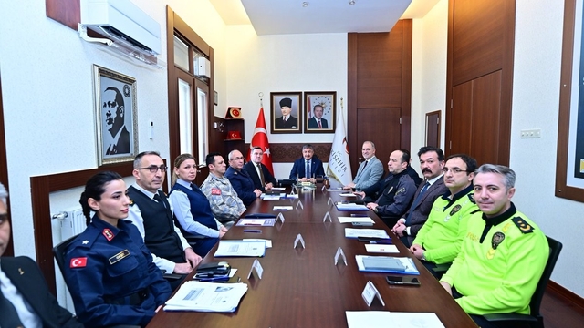 Eskişehir'in huzur ve güvenliği masaya yatırıldı
İl Güvenlik ve Asayiş Koordinasyon Toplantısı Vali Yılmaz başkanlığında yapıldı
