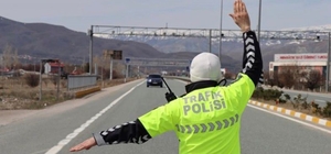 Polisin ‘dur’ ihtarını uymayan ehliyetsiz sürücüye 542 bin lira ceza
