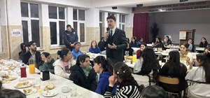 Digor Kaymakamı Ahmed Tayyib Kahraman öğrencilerle iftar sofrasında buluştu