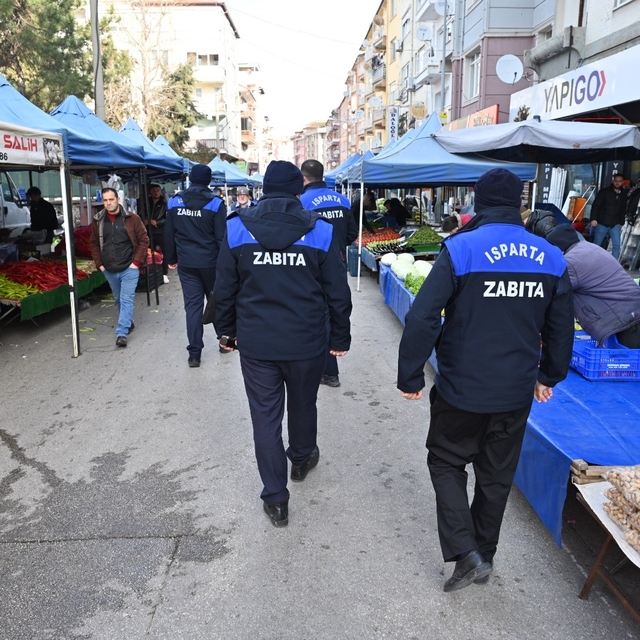 Isparta'da zabıtadan pazarda fiyat etiketi, terazi kontrolü ve pazar düzeni...