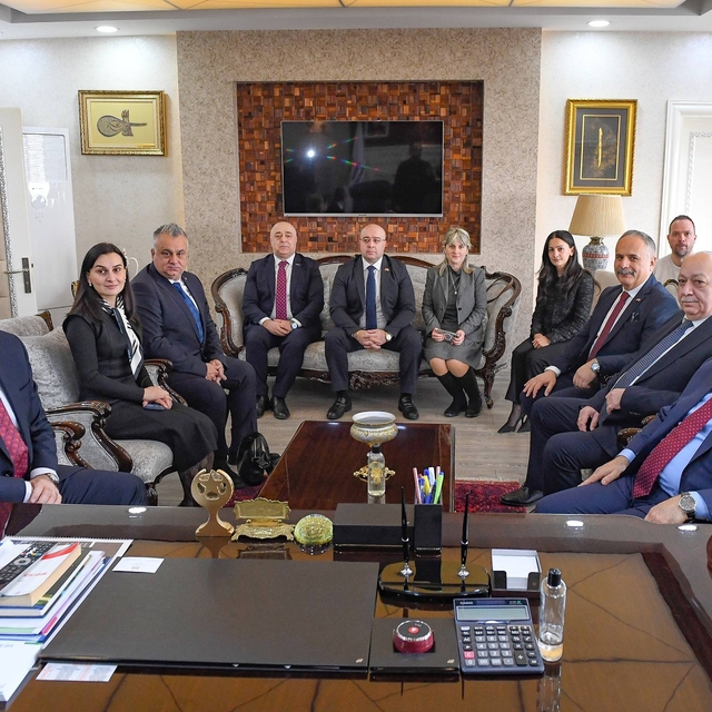 Gürcistan'ın Ankara Büyükelçisi Kalandia, Ünye Belediye Başkanı Tavlı'yı zi...