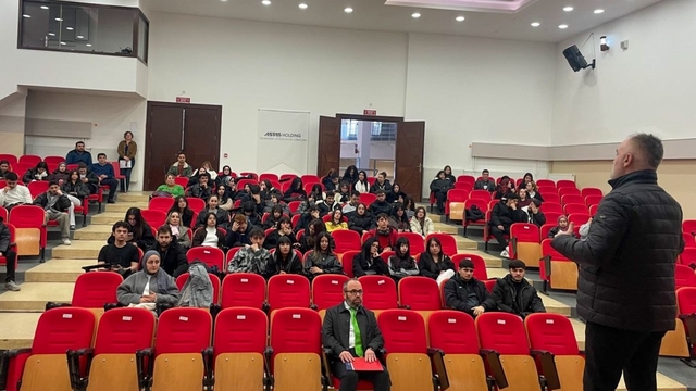 Doç. Dr. İşeri: "Yapay zeka bir araçtır, nihai karar insana aittir"
OMÜ'de yapay zeka konferansı
Turizm Fakültesi'nde Bağımlılık ve Siber Suçlarla Mücadele Eğitimi