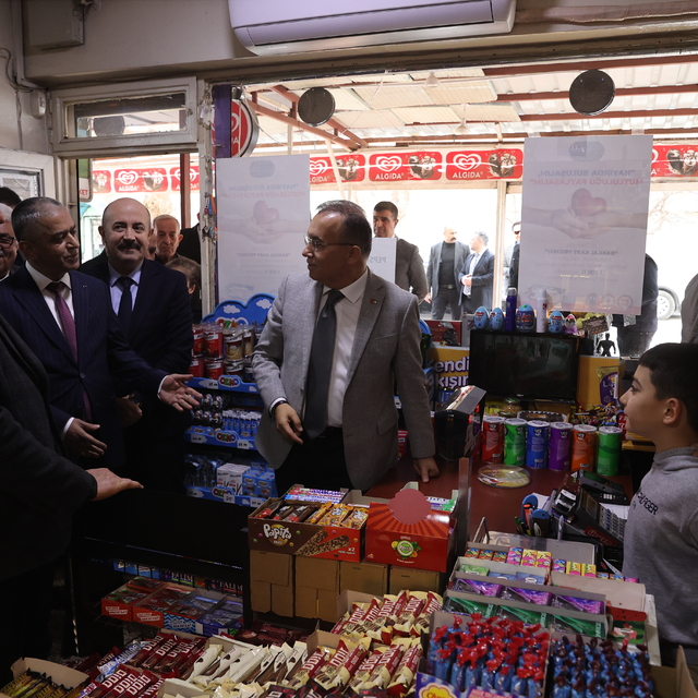 Gaziantep'te ihtiyaç sahibi aileler "Bakkal Kart" projesiyle destekleniyor