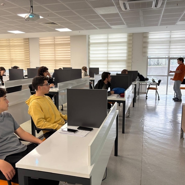 "Tercihten Önce Üniversiteni Yaşa" projesi özel okul başvuruları başladı