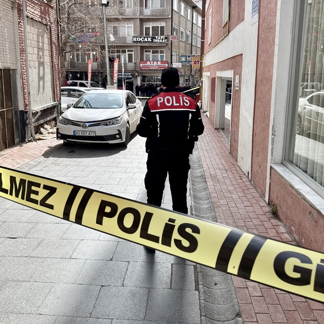 Kırşehir'de kahvehaneye yapılan silahlı saldırıda 2 kişi yaralandı