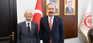 Isparta'da bir vatandaş Savunma Sanayii Destekleme Fonu'na 100 bin lira bağ...