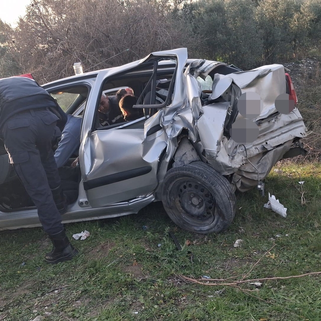 Osmaniye'de minibüs ile otomobil çarpıştı: 2 yaralı